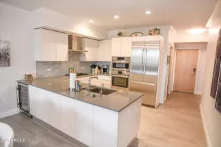 Photo #4: 6640366 Listing