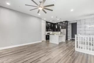 Photo #6: 6640429 Listing