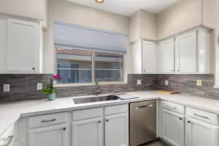 Photo #4: 6640901 Listing