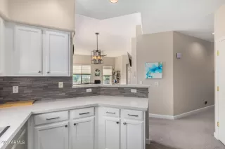 Photo #6: 6640901 Listing