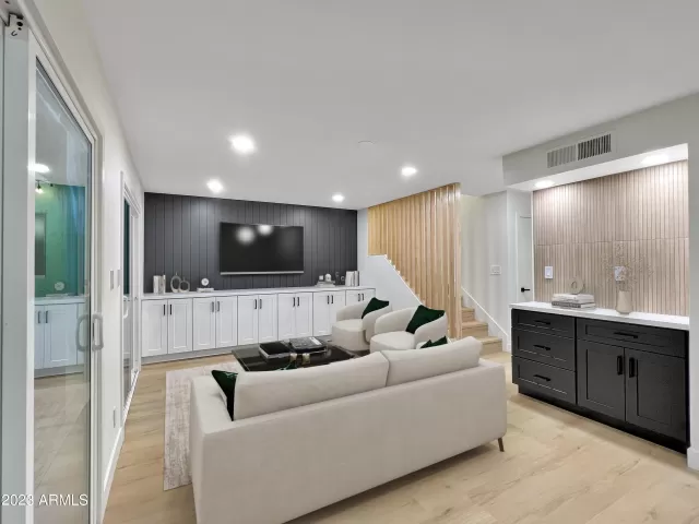 MLS: 6641392 Condo For Sale