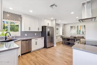 Photo #4: 6641564 Listing