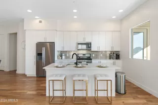 Photo #3: 6641781 Listing