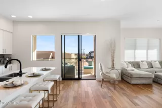 Photo #4: 6641781 Listing