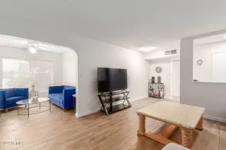 Photo #5: 6641818 Listing