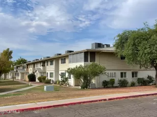 Photo #5: 6642620 Listing