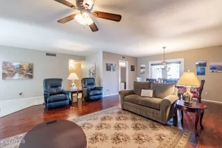 Photo #6: 6642985 Listing