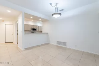 Photo #5: 6643650 Listing 