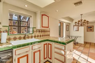 Photo #5: 6643993 Listing