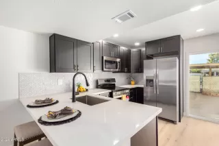 Photo #3: 6643994 Listing