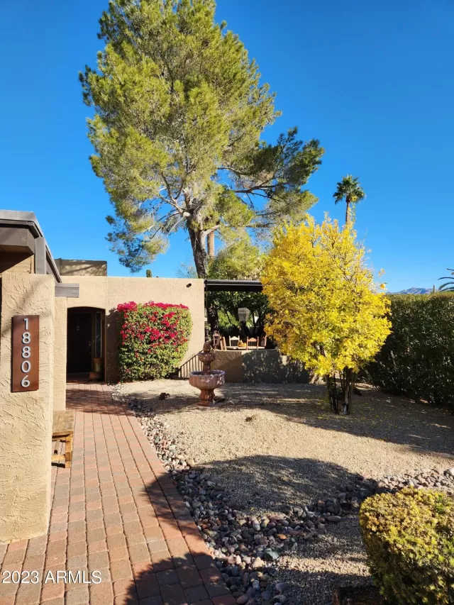 MLS: 6644095 Condo For Sale