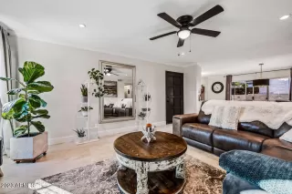 Photo #6: 6644119 Listing