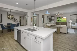 Photo #6: 6644156 Listing