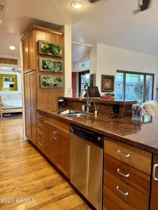 Photo #6: 6644358 Listing 