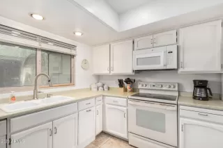 Photo #3: 6644359 Listing