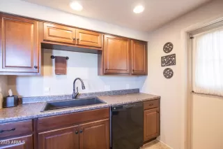 Photo #5: 6644562 Listing