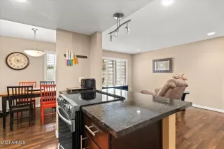 Photo #5: 6644935 Listing