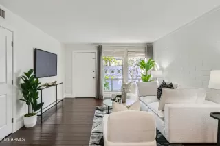 Photo #5: 6645866 Listing 