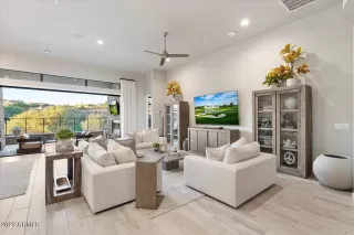 Photo #5: 6646105 Listing