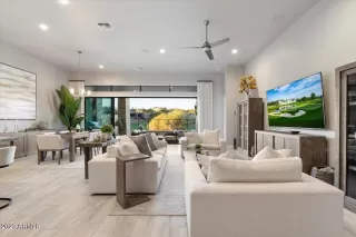 Photo #6: 6646105 Listing