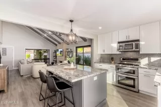 Photo #6: 6646362 Listing