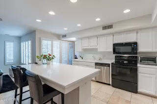 Photo #5: 6646642 Listing