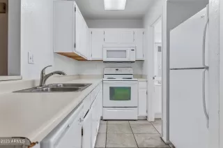 Photo #5: 6647709 Listing