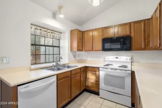 Photo #4: 6647896 Listing