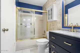 Photo #5: 6647896 Listing