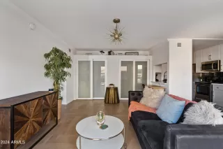 Photo #4: 6647989 Listing