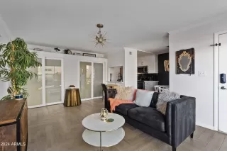 Photo #5: 6647989 Listing