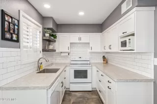 Photo #5: 6648204 Listing