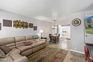 Photo #6: 6648204 Listing