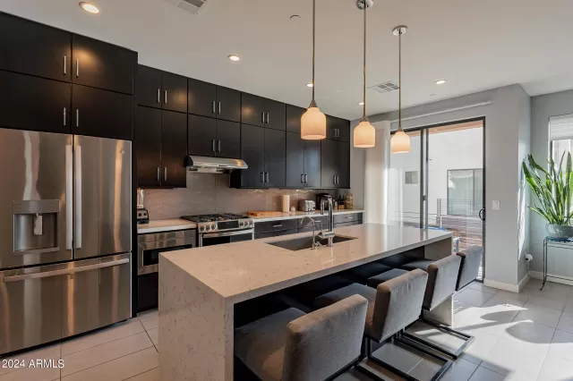 MLS: 6648366 Condo For Sale