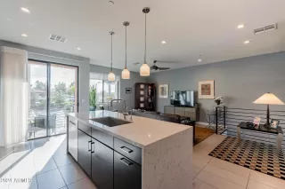 Photo #5: 6648366 Listing