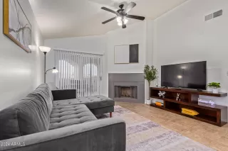 Photo #5: 6648801 Listing