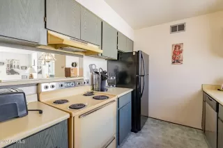 Photo #3: 6648803 Listing