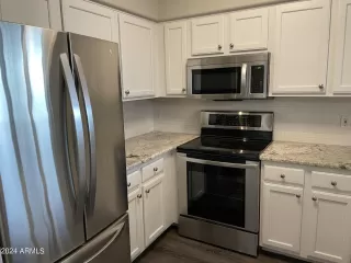 Photo #5: 6649114 Listing