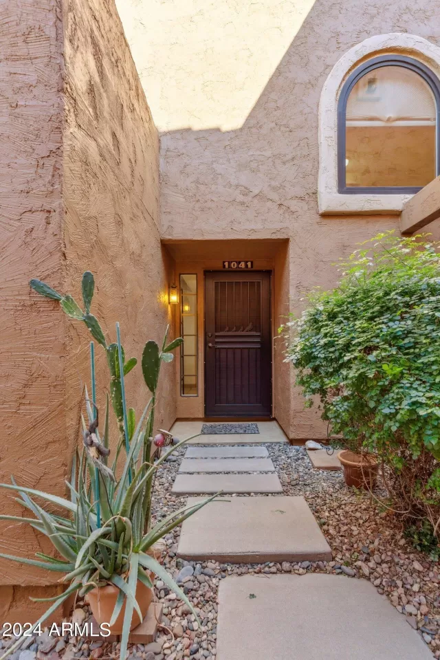 MLS: 6649182 Condo For Sale