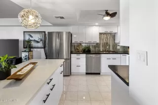 Photo #3: 6650075 Listing 