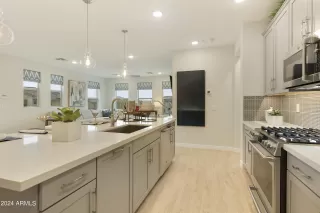 Photo #5: 6650125 Listing