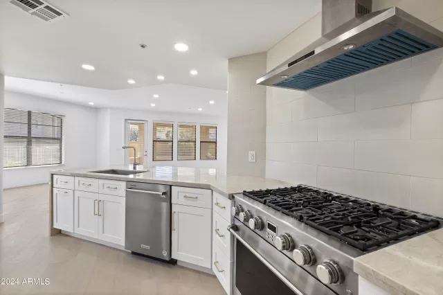 MLS: 6650513 Condo For Sale