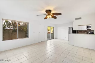 Photo #5: 6651124 Listing
