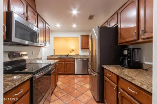 Photo #5: 6651502 Listing