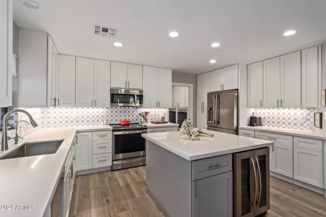 MLS: 6651733 Condo For Sale