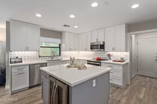 Photo #5: 6651733 Listing