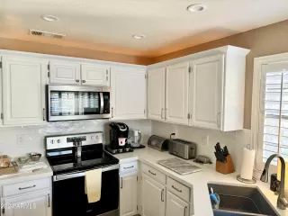 Photo #4: 6651749 Listing