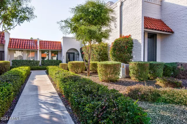 MLS: 6652032 Condo For Sale