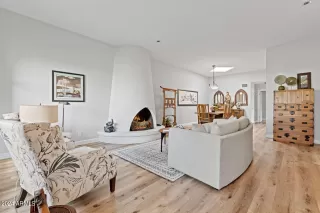 Photo #5: 6652032 Listing