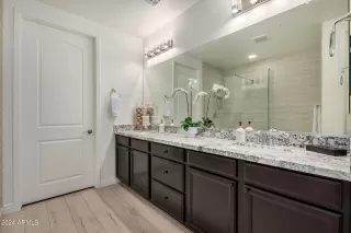 Photo #5: 6652128 Listing